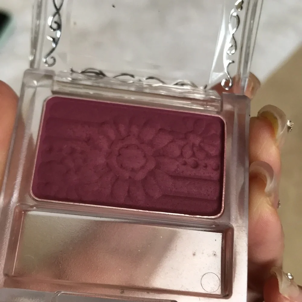 Powder blush cheeks - Picture 4 of 4